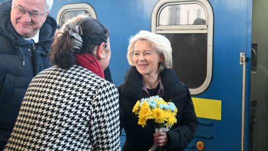 Ucraina, patru ani de război. Liderii UE participă la ceremonia memorială de la Kiev. Von der Leyen: ”Nu vom renunța până când pacea nu va fi restabilită”