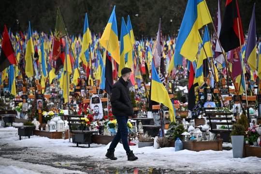 Patru ani de război. Bolojan: ”Rezistența Ucrainei este esențială pentru securitatea întregii Europe”. Miruță: ”La doi pași de noi se moare”