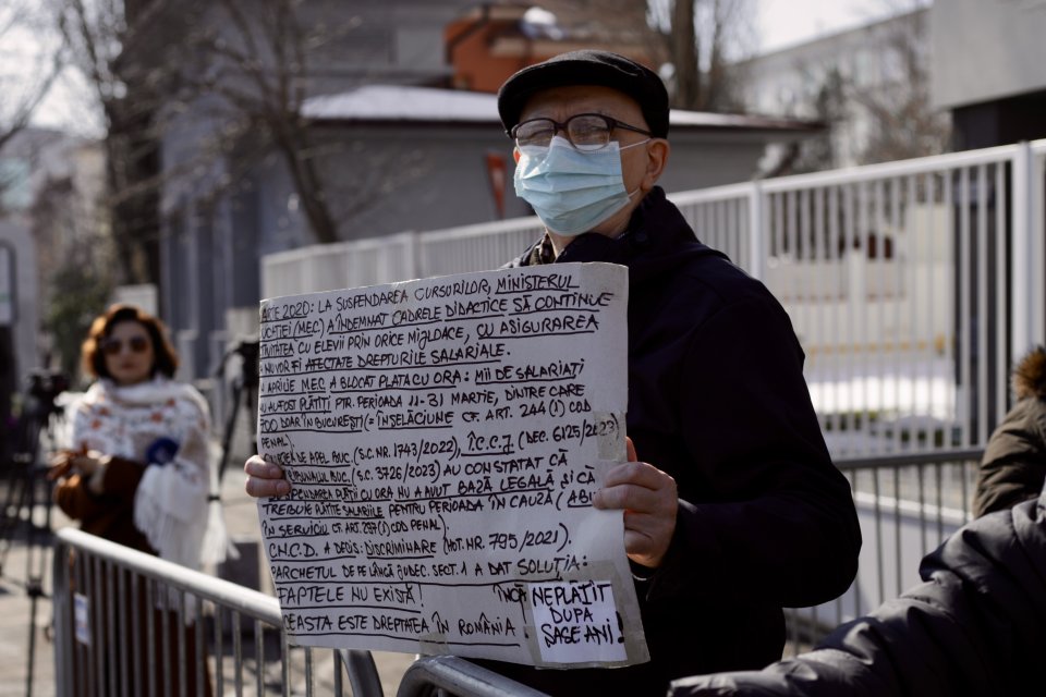 Mesajul unui profesor: „Încă neplătit după șase ani!”