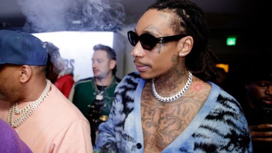 Wiz Khalifa nu scapă de condamnarea la nouă luni de închisoare cu executare, pentru că a fumat canabis pe scena festivalului „Beach, Please!”