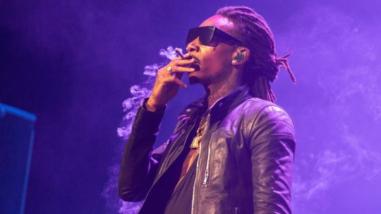 Wiz Khalifa nu scapă de condamnarea la nouă luni de închisoare cu executare, pentru că a fumat canabis pe scena festivalului „Beach, Please!”