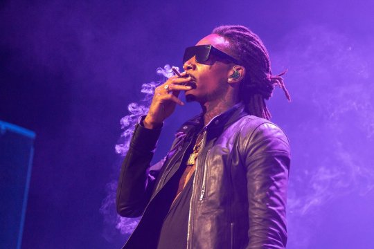 Wiz Khalifa nu scapă de condamnarea la nouă luni de închisoare cu executare, pentru că a fumat canabis pe scena festivalului „Beach, Please!”