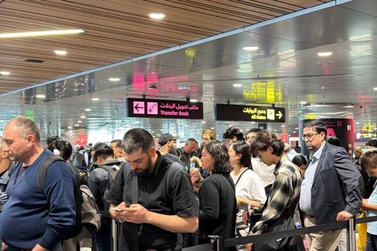 Haos pe aeroportul din Doha după blocarea zborurilor. Răzvan Pascu lansează un apel public către români