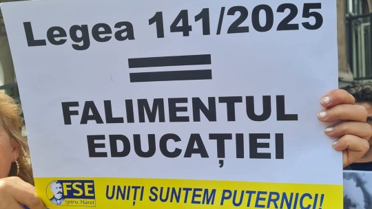 Profesorii protestează în Piața Victoriei. Nemulțumiri față de măsurile bugetare ale Guvernului