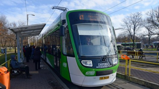 Pensionarii pot călători în continuare gratuit cu autobuzele și tramvaiele STB. Cine nu plătește pentru transport în Capitală