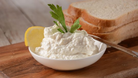 Alertă alimentară în România. Salată de icre din magazine, infectată cu o bacterie care poate avea urmări grave pentru femeile însărcinate și persoanele vârstnice