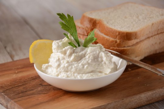 Alertă alimentară în România. Salată de icre din magazine, infectată cu o bacterie care poate avea urmări grave pentru femeile însărcinate și persoanele vârstnice