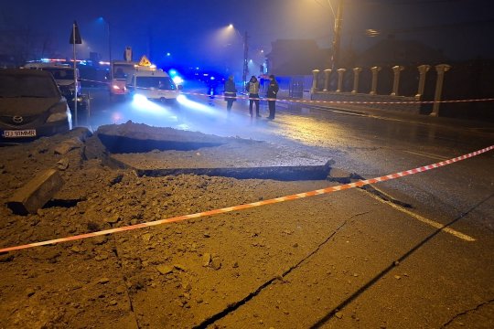 Avarie la rețeaua de gaze pe un bulevard din Craiova. Autoritățile au evacuat locuințe și au restricționat traficul