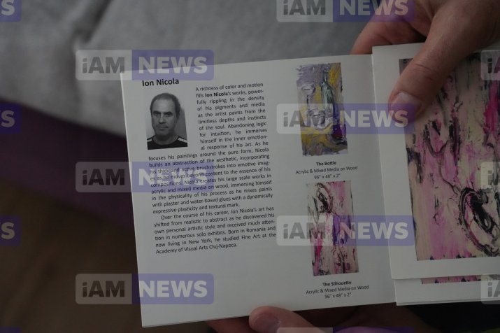 Ion Nicola, descris într-o broșură, alături de o parte din lucrările sale