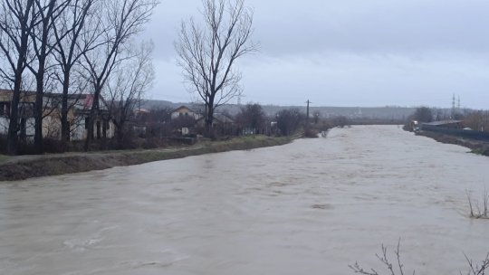 Pericol de inundații în județele Prahova și Buzău. Hidrologii au emis cod roșu
