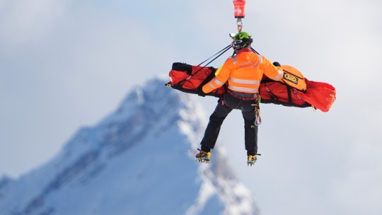 Accident grav la Jocurile Olimpice de iarnă: Lindsey Vonn, transportată cu elicopterul după o cădere violentă