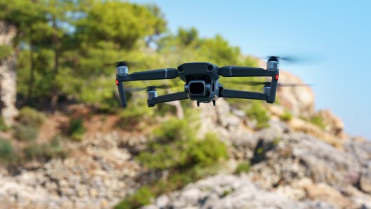 Incident neobișnuit pe plaja din Mamaia. Ce verificări fac autoritățile după descoperirea unor resturi de dronă