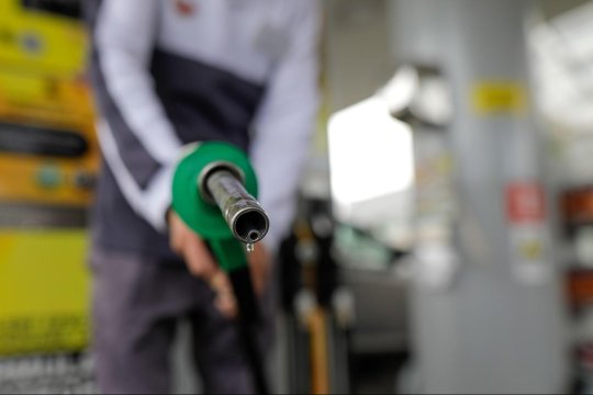 Carburanții se scumpesc din nou în România: cât au ajuns să coste benzina și motorina marți