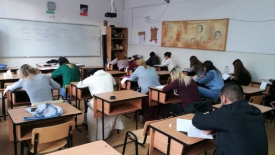 Profesorii amenință cu blocarea simulărilor pentru bacalaureat și evaluarea națională. Peste 73.000 au semnat că nu participă. ”Vor fi serios perturbate”