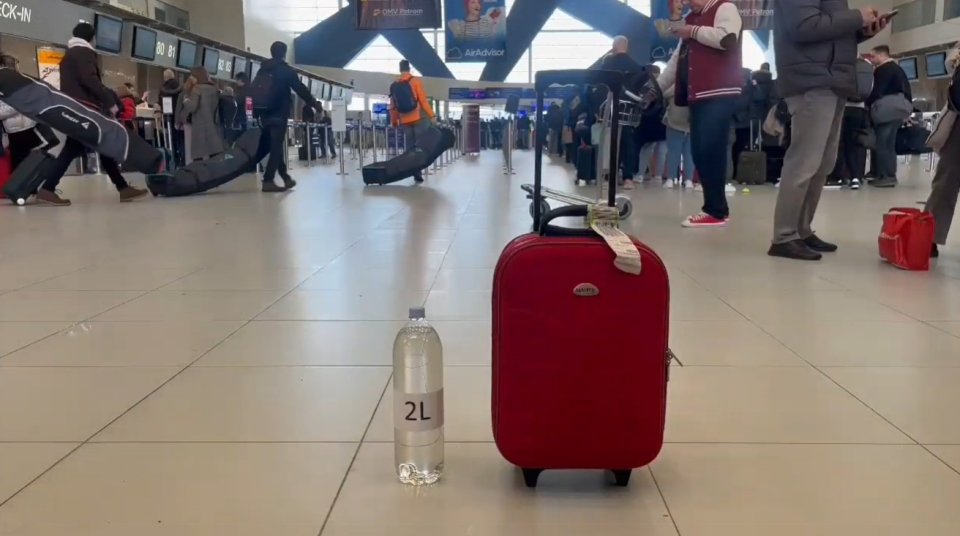 Reguli noi pe aeroporturile din București pentru transportul lichidelor în bagajul de cabină