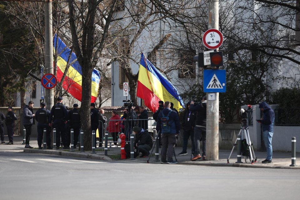 Protest în zona Palatului Cotroceni, înainte de primirea președintelui Ucrainei, Volodimir Zelenski