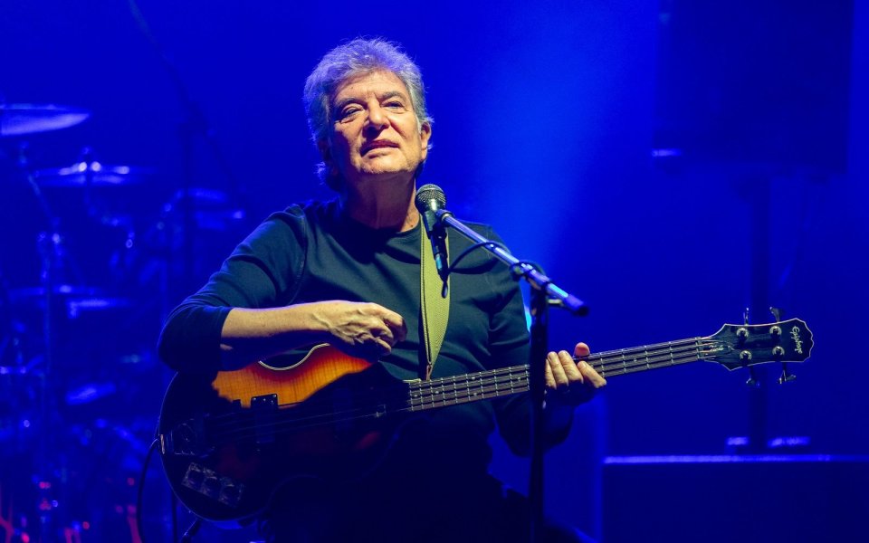 Iulian ”Mugurel” Vrabete, basistul trupei Holograf