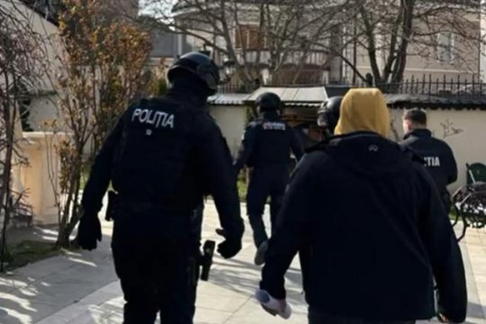 Doi interlopi din clanului Cîrpaci din Timișoara, acuzați că au obligat un bărbat să le doneze un rinichi, pentru un transplant făcut în Germania