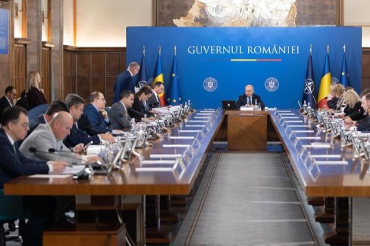 UPDATE | Guvernul a aprobat bugetul și majorarea salariului minim. Bolojan: ”Este primul pas pentru reducerea deficitului”
