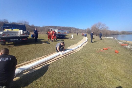 România sprijină Republica Moldova în gestionarea poluării de pe Nistru: echipe și echipamente trimise peste Prut