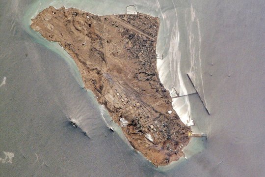 SUA au atacat ținte militare pe Insula Kharg. Donald Trump amenință infrastructura petrolieră a Iranului