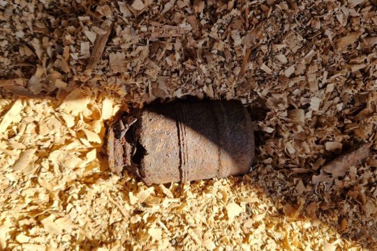 Grenadă descoperită în curtea unui localnic din Harghita. Pirotehniștii au intervenit de urgență pentru ridicarea muniției