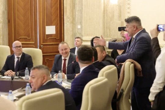 Scandal în Parlament la dezbaterea bugetului Apărării. Schimb dur de replici între politicieni și acuzații de populism: ”Dați-mă afară dacă puteți!”