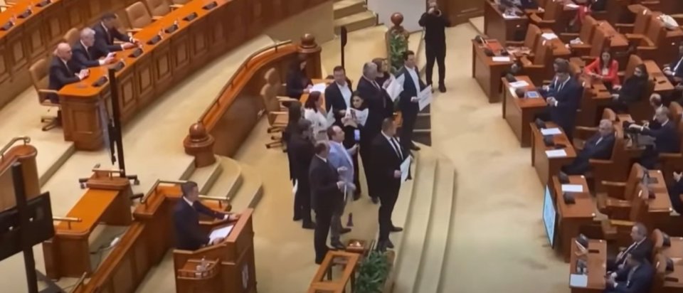 Scandal cu vuvuzele la votul în plenul reunit al Parlament din 11 martie 2026