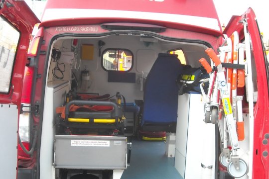 UPDATE | Un remorcher cu cinci persoane la bord s-a scufundat în Portul Midia. Patru persoane sunt date dispărute, una este resuscitată