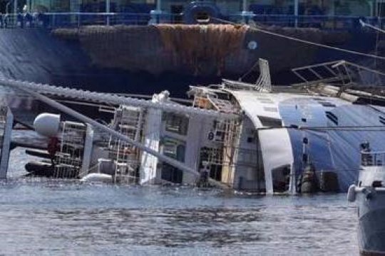 UPDATE | Un remorcher s-a scufundat în Portul Midia. Un nou trup a fost recuperat de scafandrii militari. Trei persoane, încă dispărute