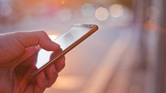 Noua țeapă telefonică care face victime în ultima perioadă. Un simplu „da” îți poate aduce facturi mari acasă