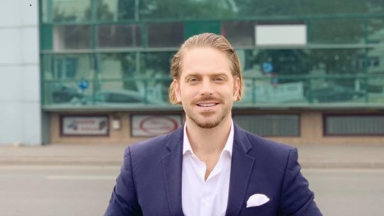 Fostul ministru Ilan Laufer plătește pentru accidentul produs când era pe trotinetă cu doi dintre copiii săi