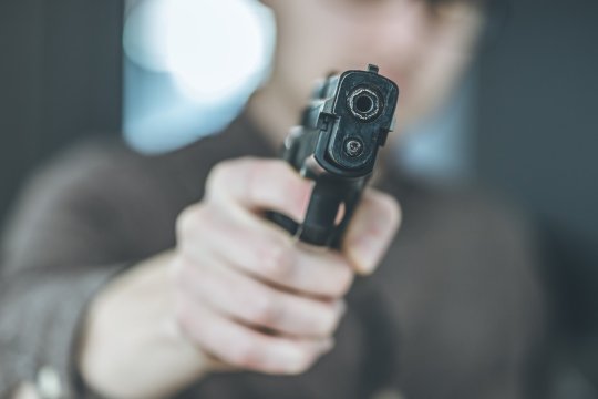 Pericol într-un loc de joacă pentru copii din Brăila. Un băiat a fost prins cu un pistol cu bile, un altul era dat dispărut