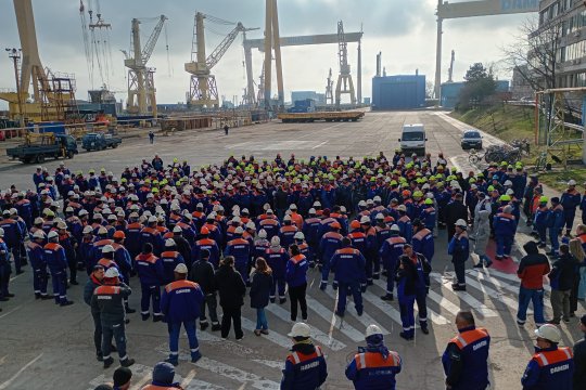 Protest al angajaților de la Șantierul Naval Mangalia, nemulțumiți că nu și-au luat salariile de trei luni. ”Oamenii sunt disperați, nu pot munci pe burta goală”