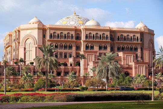 Emiratele Arabe Unite protejează turiștii blocați. Hotelurile nu îi pot obliga să plece