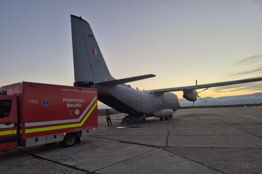 Trei pacienți cu arsuri, transportați în Germania cu o aeronavă Spartan