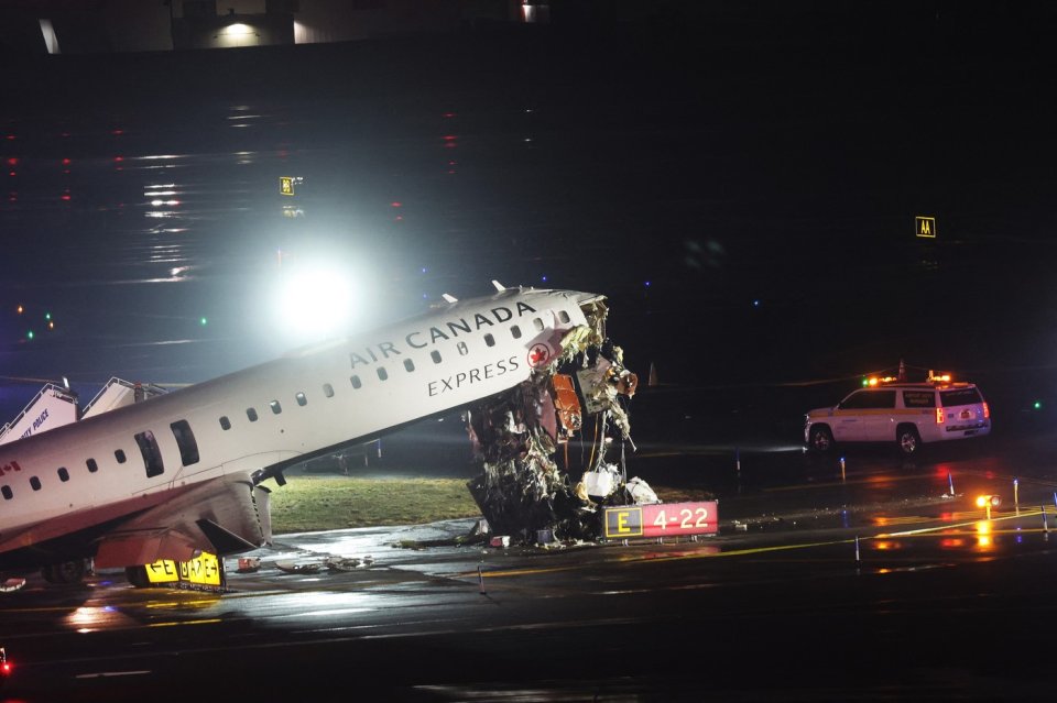 Avionul care a fost implicat în accidentul de pe aeroportul LaGuardia din New York