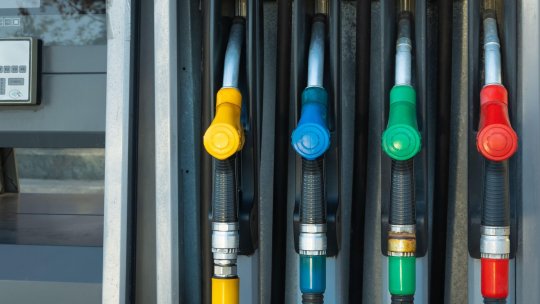 Guvernul declară criză pe piața petrolului: adaosuri plafonate și exporturi limitate