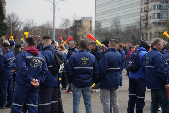 Minerii din Gorj protestează la București: ”Nu vom pleca până când salariații rămân în continuare la serviciu”
