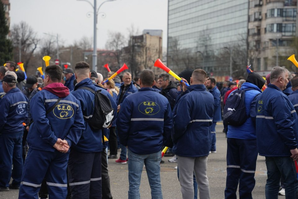 Mineri prezenți în Piața Victoriei