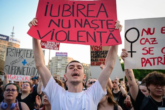 ”Legea femicidului”, adoptată de Parlament: pedepse de până la închisoare pe viață pentru uciderea femeilor