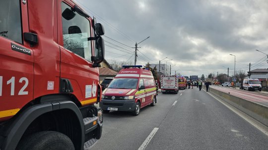 Accident grav în județul Dâmbovița. Patru copii au fost duși la spital după ce microbuzul școlar în care erau a fost lovit de un camion