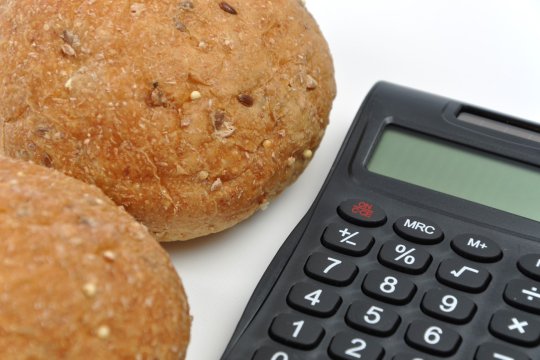 Cu cât se scumpește pâinea în urma crizei petrolului. Efectele creșterii prețului gazelor cu 60% și a motorinei cu 30%