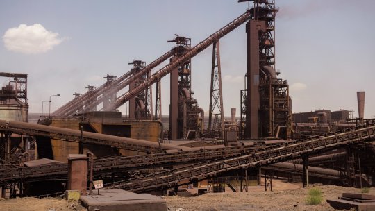 Israel atacă instalații industriale și nucleare din Iran. Teheranul amenință cu represalii dure