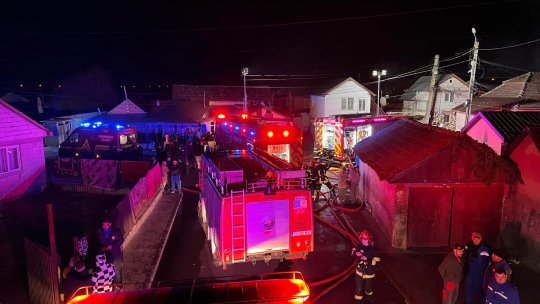 Incendiu de proporții la Turda. Aproximativ 20 de locuințe improvizate, mistuite de flăcări în câteva ore