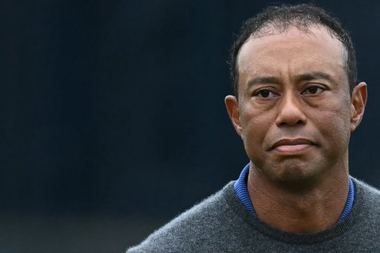 Tiger Woods, implicat într-un accident în Florida. Mașina s-a răsturnat după o manevră riscantă, iar sportivul a fost reținut