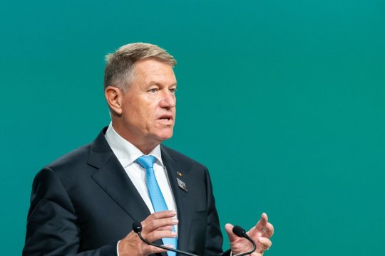 Klaus Iohannis, apariție discretă la Sibiu de Florii. Fostul președinte a transmis un mesaj pentru români