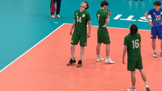 Incident grav la Ploiești în timpul unui meci internațional. Bucăți din tavan au căzut pe teren și au lovit un jucător