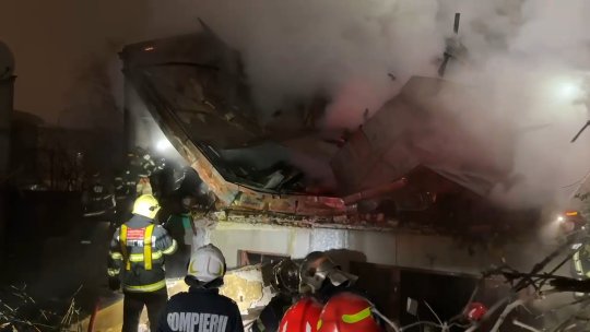 Explozie urmată de incendiu în Sectorul 6 al Capitalei. O persoană a murit după prăbușirea locuinței