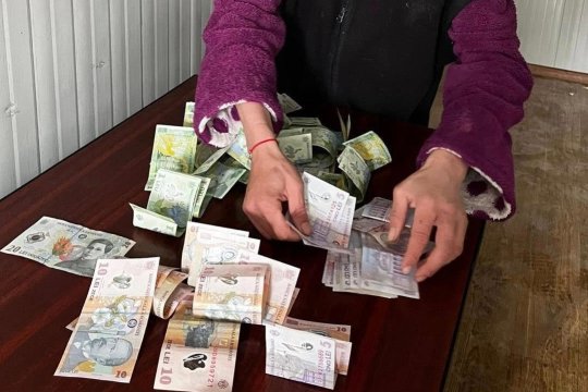 Suma impresionantă strânsă de o persoană într-o oră de cerșit în București. ”Milă pe bani mulți”